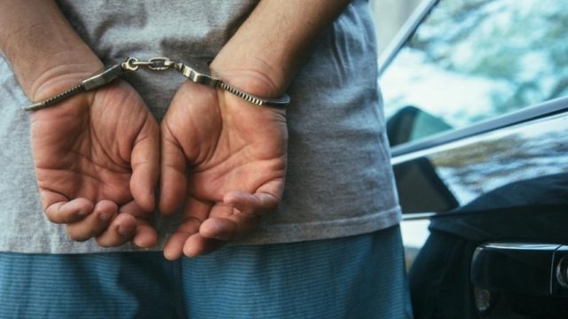 Aksesuar kimi aldığı patron başına iş açdı - Hava limanında saxlanıldı
