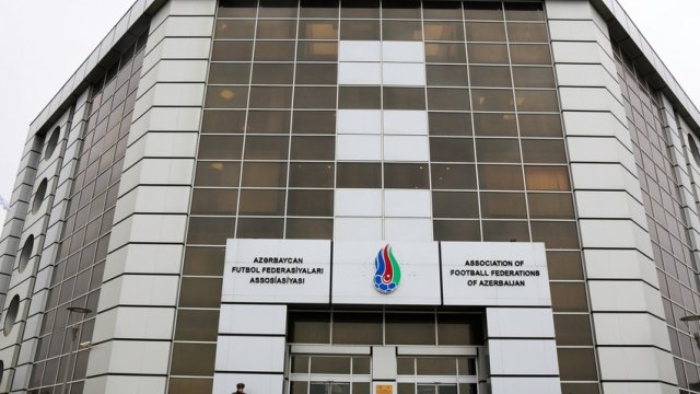 AFFA hakimi təhqir edən baş məşqçini 5 oyunluq diskvalifikasiya edib