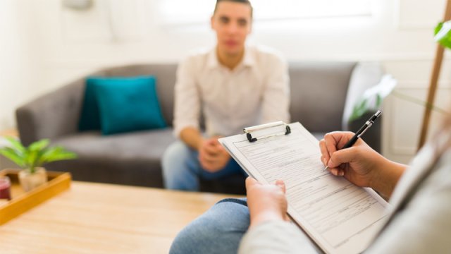 Klinik psixoloqa əsasən kimlər müraciət edir?