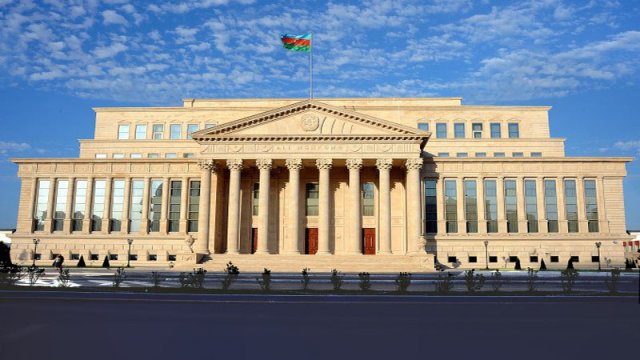 Ali Məhkəməyə məxsus avtomobil 6000 manata satılıb