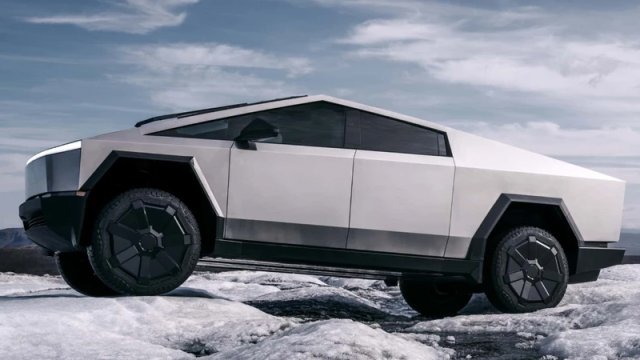 "Tesla Cybertruck" sahibləri üçün daha bir şok: Gözlənilən batareyalar yoxa çıxdı!