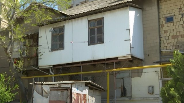 Binalardakı qanunsuz artırmalar söküntü zamanı mübahisələrə səbəb olur - VİDEO
