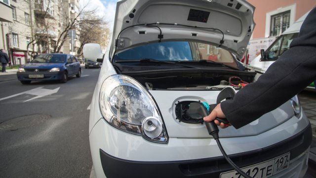 Alimlər: Elektrik nəqliyyatı istixana emissiyalarını azaltmır