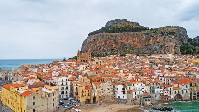 İtaliyalıların sevdiyi cazibədar dənizkənarı şəhərcik: Nəyə görə diqqət çəkir?