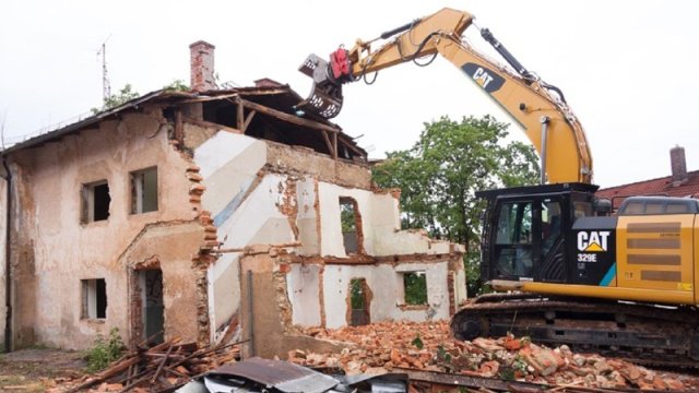 Bakıda tikinti şirkəti ilə vətəndaşlar arasında kompensasiya narazılığı - VİDEO