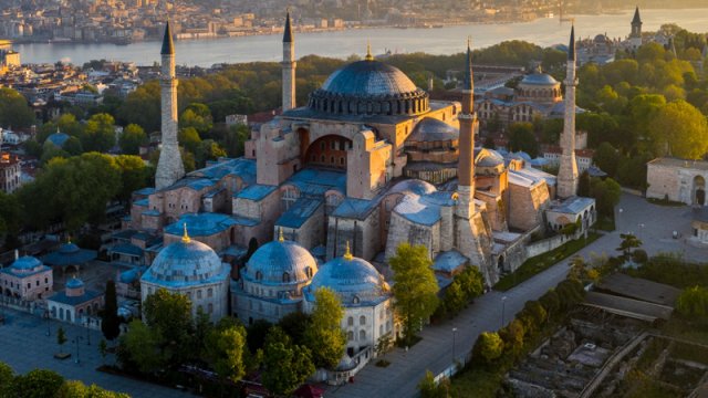 Ayasofya Məscidinin günbəzində əhatəli bərpa işləri başlanılıb - FOTO