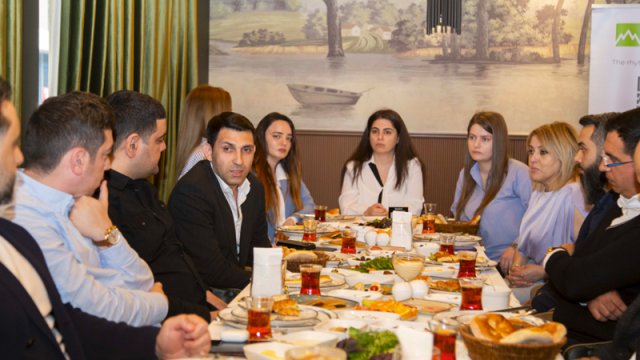 6-cı "Yerli şirkətlərin tanıtım sərgisi"nin iştirakçıları ilə görüş baş tutdu - FOTO