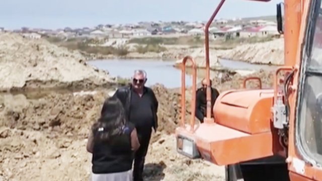 Bələdiyyə sədri niyə özünü sakin kimi təqdim edib? - VİDEO
