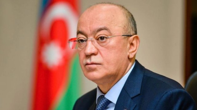 Nazir rəisi təqaüdə göndərdi