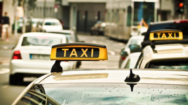 Buraxılış kartı alan taksilərin sayı açıqlandı
