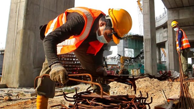 Restoran tikintisində faciə - Hündürlükdən yıxılıb öldü