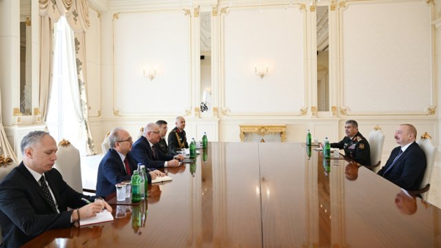 Prezident Türkiyənin milli müdafiə nazirini qəbuletdi - FOTO