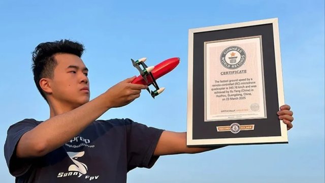 Tələbə mikro dronlar üçün dünya sürət rekordunu müəyyənləşdirdi