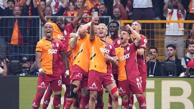 "Qalatasaray" tarix yazdı: Türkiyədə ilk 5-ci ulduzu qazanan komanda oldu