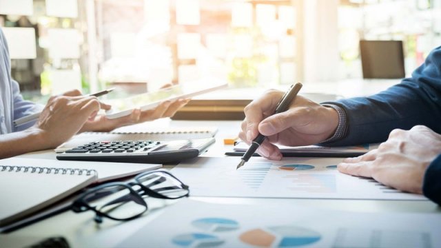 Daha 10 şirkət bazarı tərk etdi - MMC-lər niyə batır?