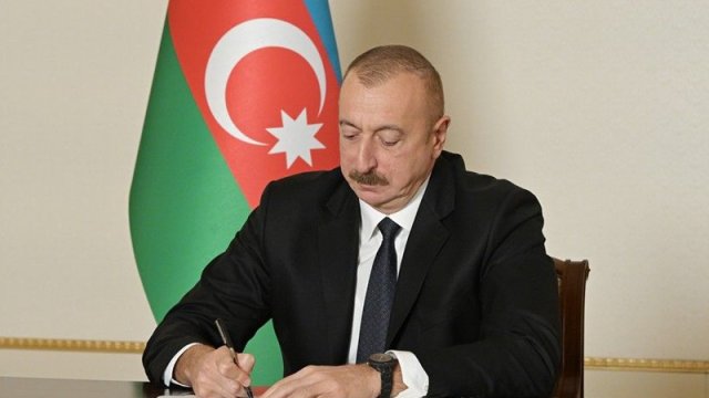 Prezident Sərəncam imzaladı
