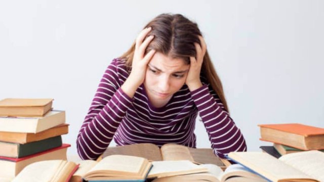 "Bütün nəslin ümidi sənsən" - İmtahan stresinin arxasındakı səbəblər