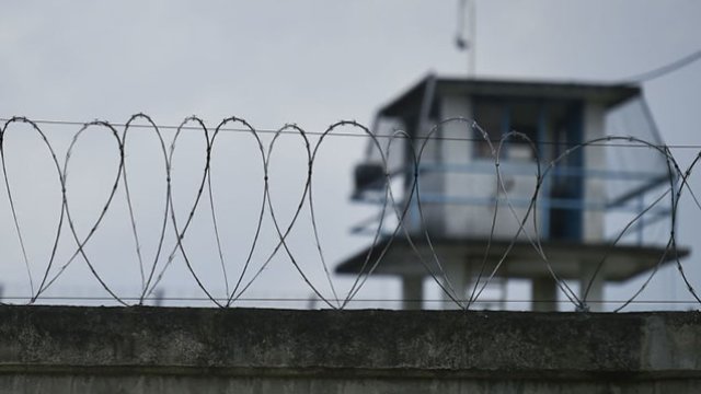 Cəzaçəkmə müəssisəsində binanın dam örtüyü uçub, xəsarət alan var