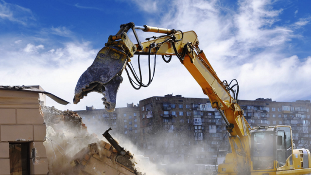 Bakıda daha bir məşhur restoran sökülür - VİDEO