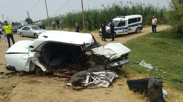 Biləsuvarda ağır qəza: Baba və nəvəsi öldü - VİDEO