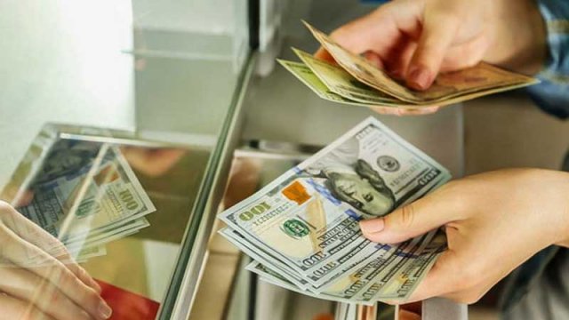 Ölkədən valyuta çıxaran şirkət məhkəmə qarşısında