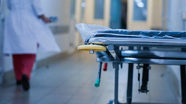 Oğlu tərəfindən bıçaqlanan kişi xəstəxanada öldü