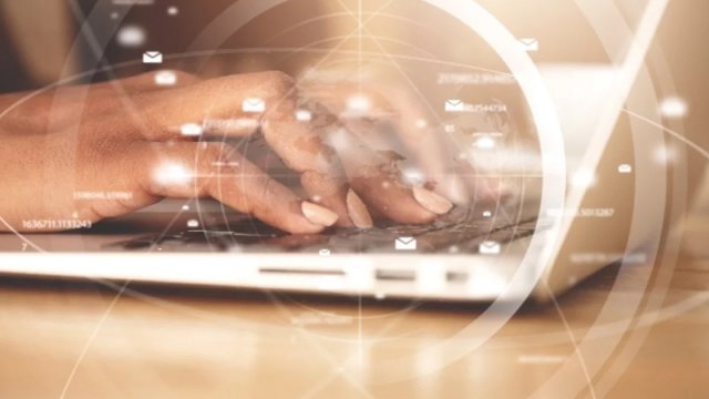 Politico: "Tramp interneti söndürə bilər və Avropa bununla heç nə edə bilməz"