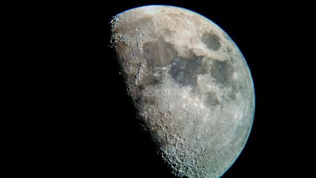 Alimlər Ayın görünən və uzaq tərəfləri arasındakı fərqin sirrini açdı