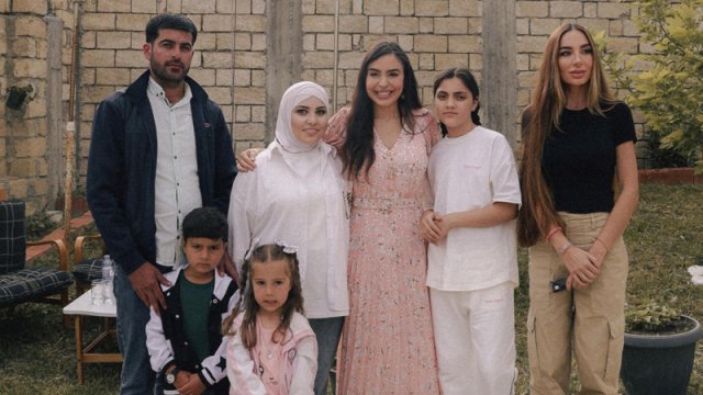 Leyla Əliyeva və Arzu Əliyeva Xızıda "Gənc arıçı" layihəsinin iştirakçısı ilə görüşdü - FOTO