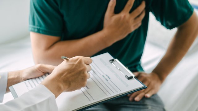 Həkim gənc yaşda infarkt riskini artıran pəhrizi açıqladı