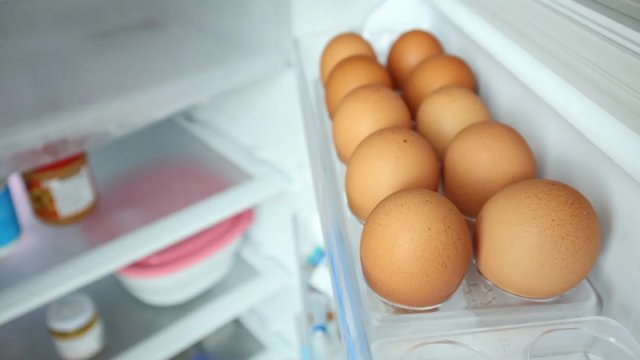 Yumurta harda saxlanmalıdır? - Avropa və ABŞ fərqli düşünür, amma cavab elmdir