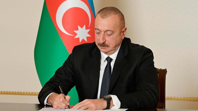 Prezident bu şəxslərə diplomatik rütbə verdi