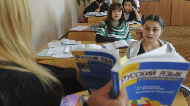 Azərbaycan məktəblərində rus bölmələri bağlanır? - Rəsmi cavab