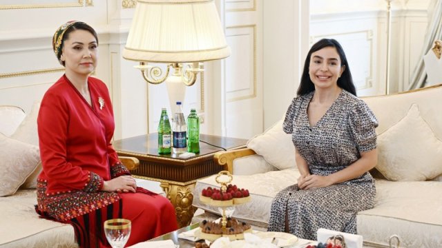 Leyla Əliyeva Berdiməhəmmədovun qızı ilə görüşdü - FOTO