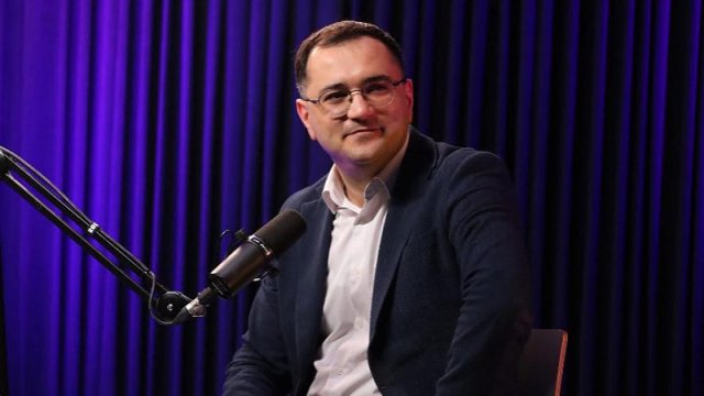 Baş redaktor vəzifəsindən ayrıldı
