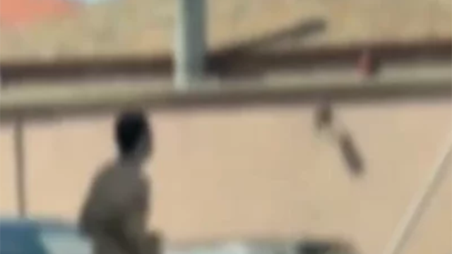 Bakıda magistral yolda lüt gəzən gənc saxlanıldı
