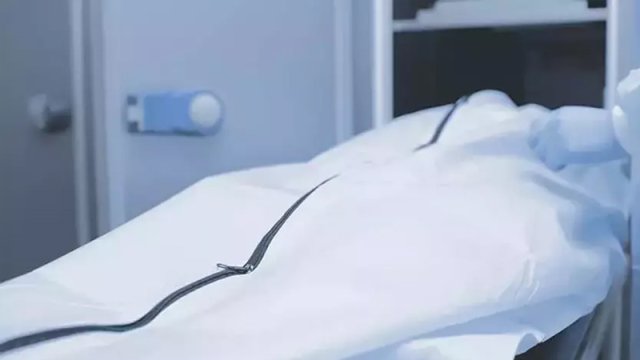Dəhşətli hadisə: "Öldü" deyilən adam 30 dəqiqə sonra dirildi!