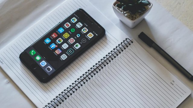 20 populyar tətbiq araşdırıldı: Telefonunuzu ən çox "qurdalayan" hansıdır?