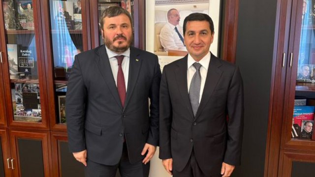 Hikmət Hacıyev Ukrayna səfiri ilə strateji tərəfdaşlığı müzakirə etdi