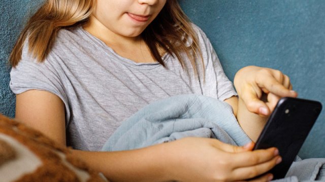 Alimlər izah etdi: Yeniyetmələr niyə zənglərə cavab vermir?