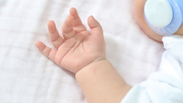Bakı metrosunda körpə dünyaya gəldi