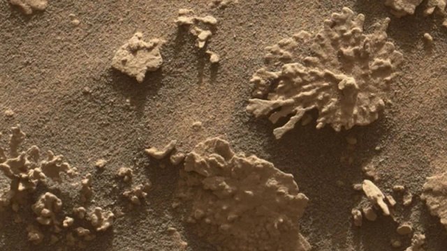 Marsdan daha bir maraqlı qaya: Qırmızı planetdə suyun dəlili?