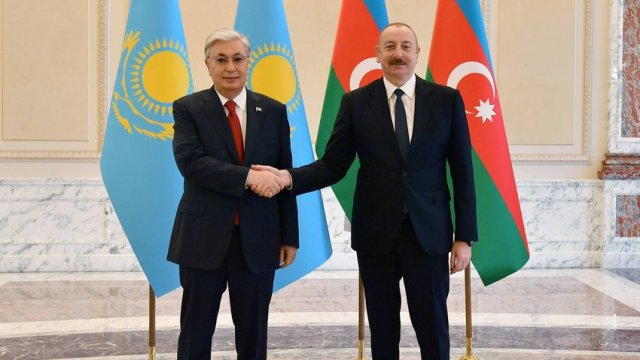 Qazaxıstan Prezidenti Azərbaycan liderini təbrik edib
