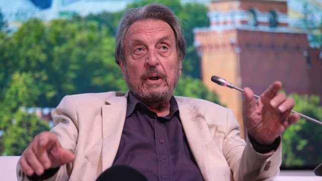 Maskın atası oğlunun Marsa uçmaq fikrini tənqid etdi