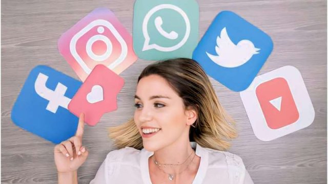 Sosial şəbəkədə keçən ömürlər...