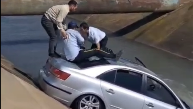 Xaçmazda qorxulu anlar: Avtomobil kanala aşdı - VİDEO