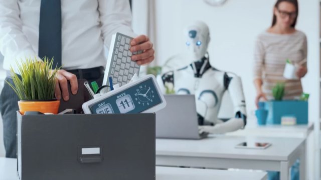 Süni intellekt planı əks nəticə verdi, işdən çıxarılanlar geri qaytarıldı