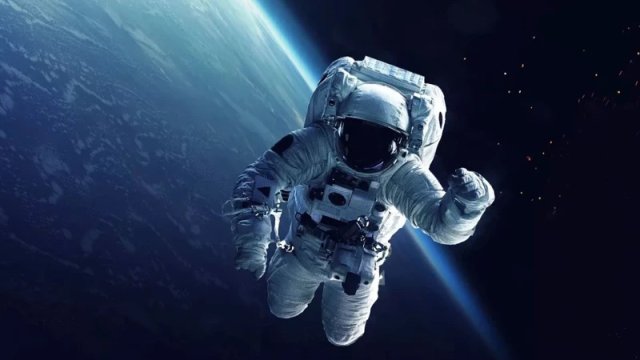 Kosmosdan Yerə ən qəribə zarafat: 25 il əvvəl nə baş verib?