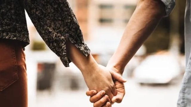 Bəzi insanlar niyə uyğun olmadıqları sevgilidən ayrıla bilmirlər?