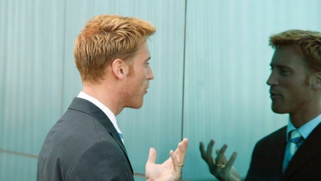 Öz-özünə danışmaq dəlilik əlamətidir?